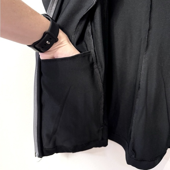 Under Armour All Season Gear Black Studio Jacket Long Sleeve Full Zip - Small - Picture 6 of 6